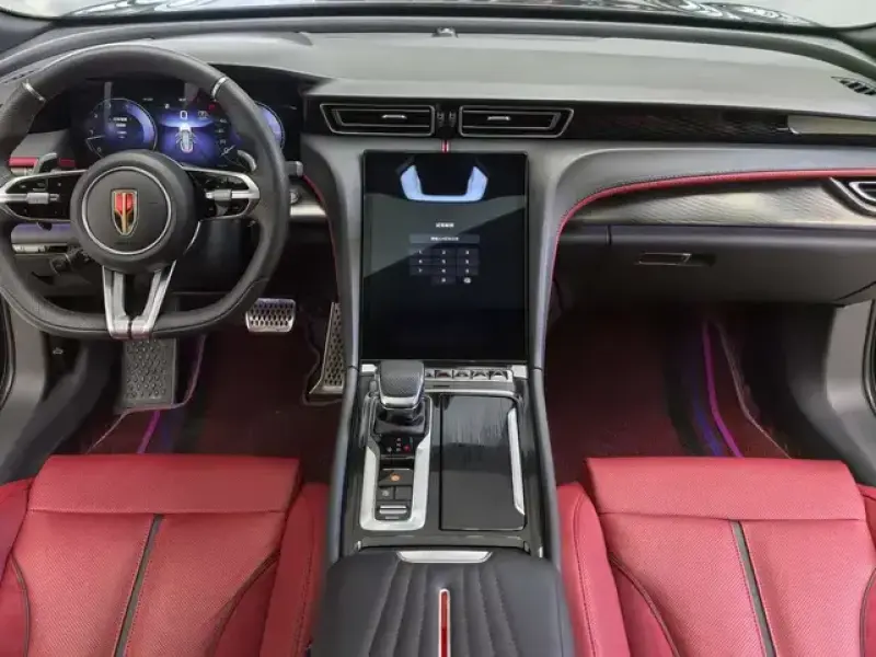 2025 Hongqi H6 с пробегом 1 800 км
