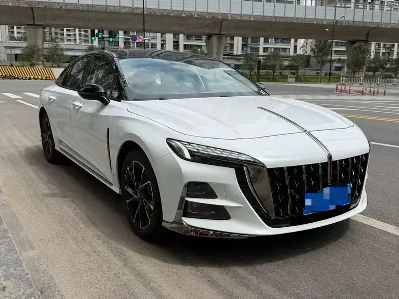2025 Hongqi H6 с пробегом 200 км