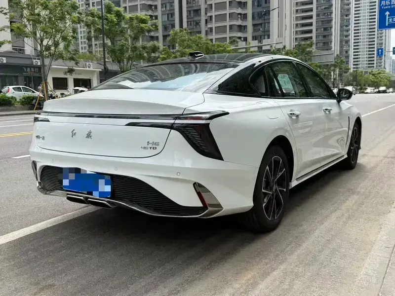 2025 Hongqi H6 с пробегом 200 км