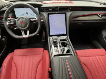 2025 Hongqi H6 с пробегом 200 км
