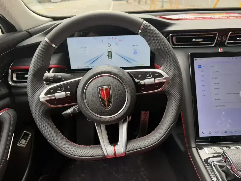 2025 Hongqi H6 с пробегом 200 км