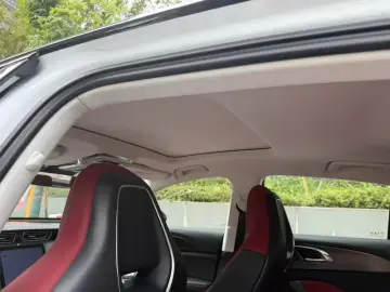 2025 Hongqi H6 с пробегом 200 км