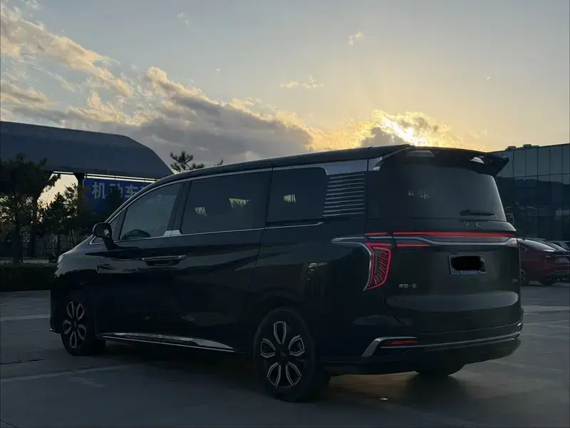 2022 Hongqi HQ9 с пробегом 86 000 км