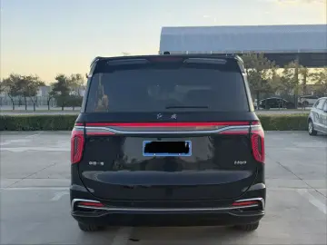 2022 Hongqi HQ9 с пробегом 86 000 км