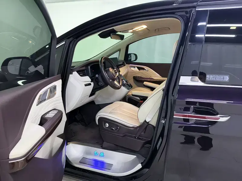 2022 Hongqi HQ9 с пробегом 72 900 км