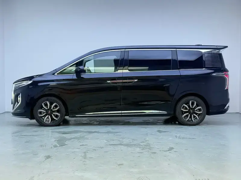 2022 Hongqi HQ9 с пробегом 132 100 км
