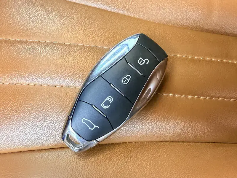 2022 Hongqi HQ9 с пробегом 132 100 км