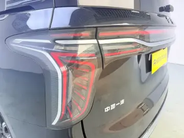 2022 Hongqi HQ9 с пробегом 132 100 км