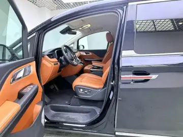 2022 Hongqi HQ9 с пробегом 132 100 км