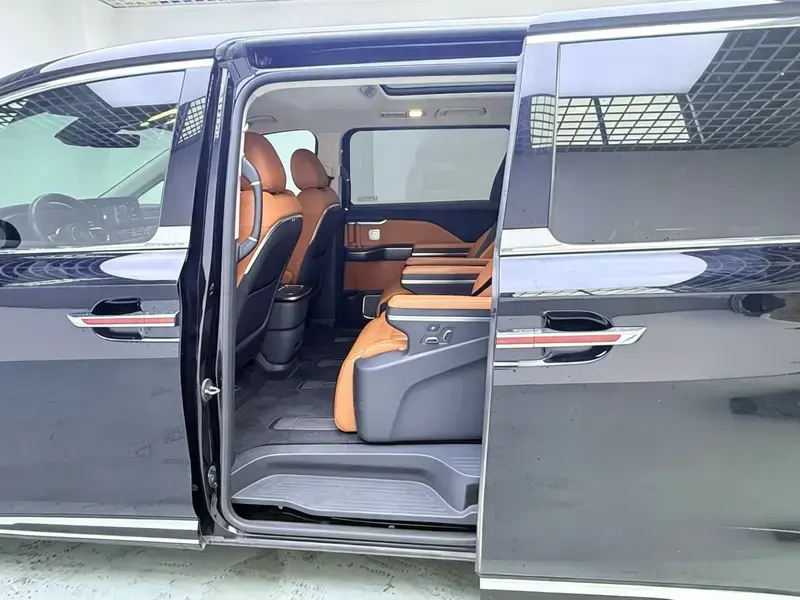 2022 Hongqi HQ9 с пробегом 132 100 км