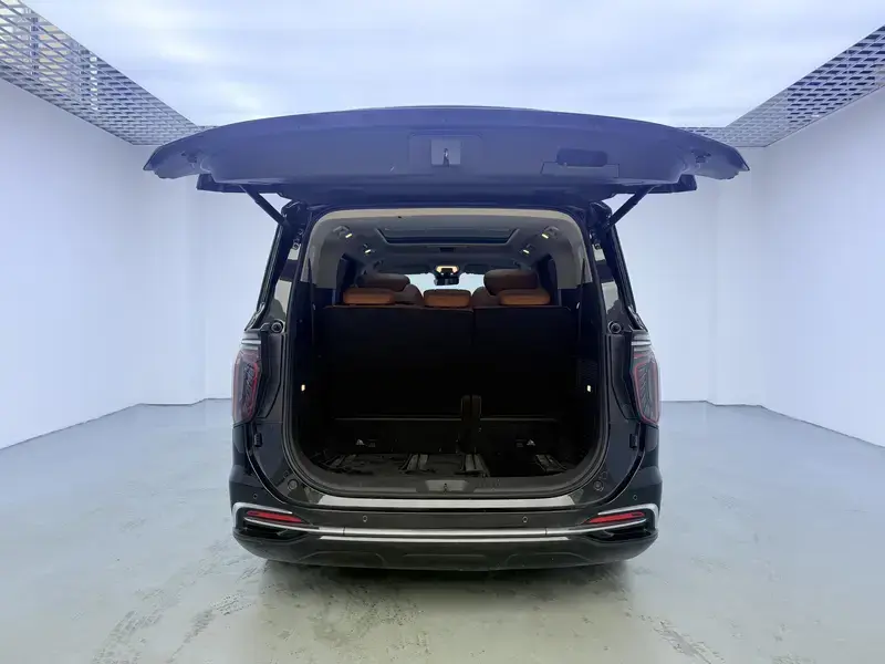 2022 Hongqi HQ9 с пробегом 132 100 км