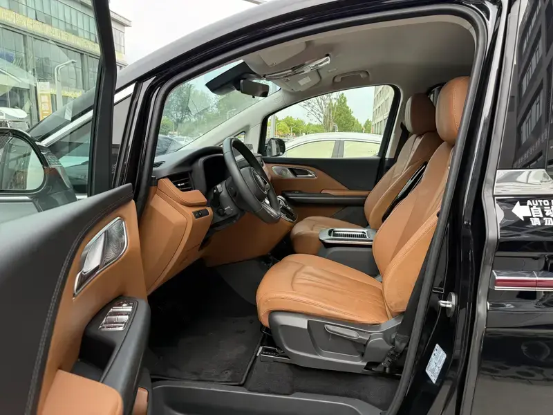 2022 Hongqi HQ9 с пробегом 70 000 км
