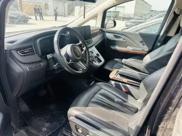 2022 Hongqi HQ9 с пробегом 124 000 км