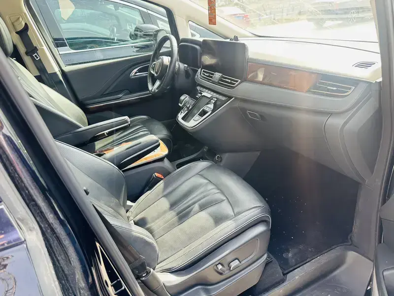 2022 Hongqi HQ9 с пробегом 124 000 км