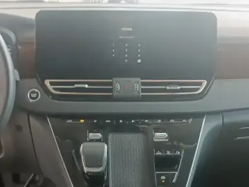 2024 Hongqi HQ9 с пробегом 8 800 км