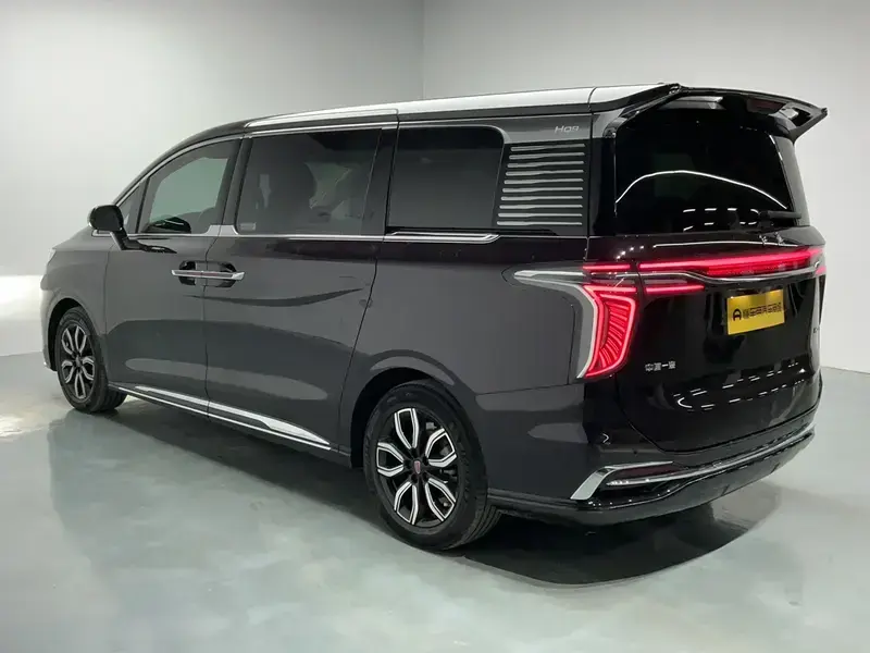 2022 Hongqi HQ9 с пробегом 13 500 км