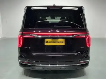 2022 Hongqi HQ9 с пробегом 13 500 км