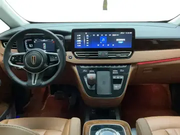 2022 Hongqi HQ9 с пробегом 13 500 км