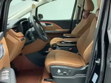 2022 Hongqi HQ9 с пробегом 13 500 км