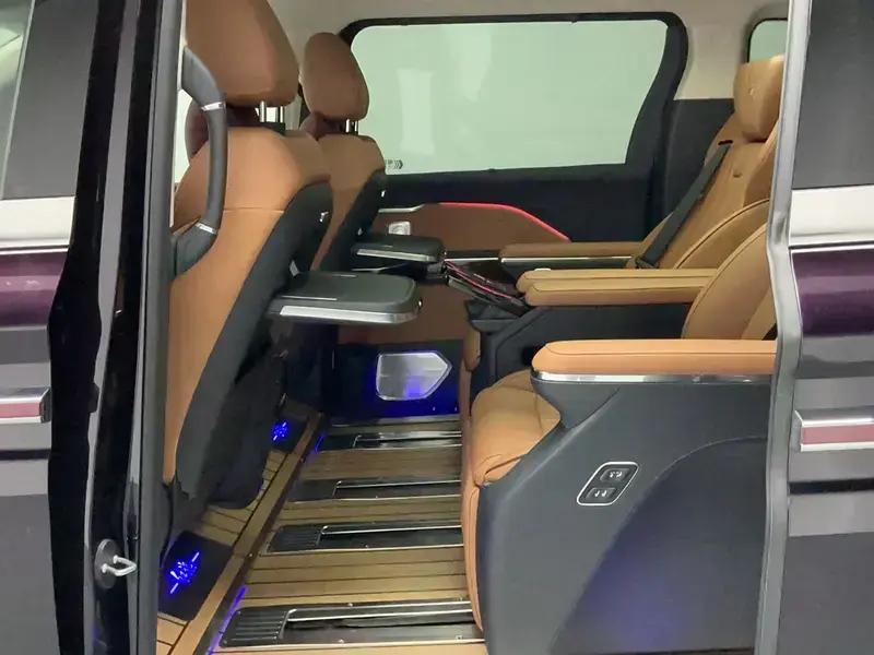2022 Hongqi HQ9 с пробегом 13 500 км