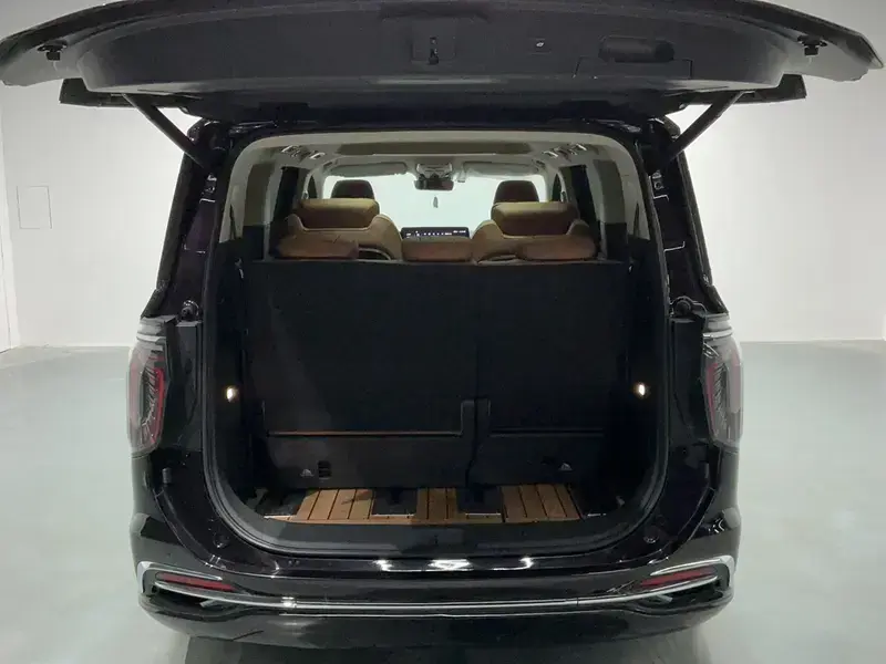 2022 Hongqi HQ9 с пробегом 13 500 км
