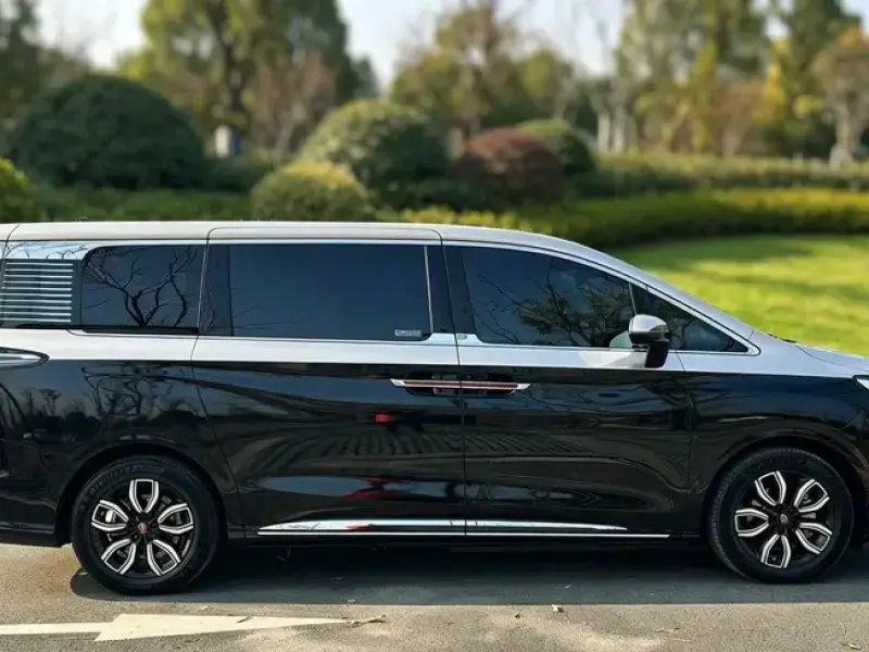 2022 Hongqi HQ9 с пробегом 72 000 км
