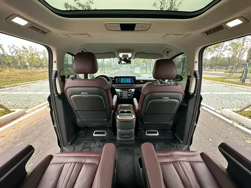 2022 Hongqi HQ9 с пробегом 72 000 км