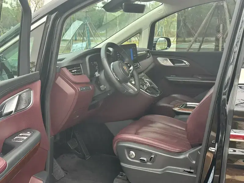 2022 Hongqi HQ9 с пробегом 72 000 км