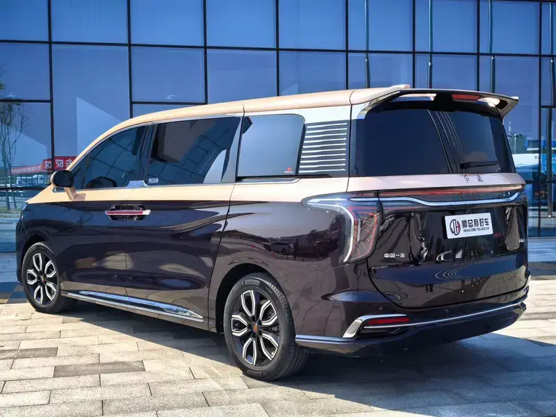 2022 Hongqi HQ9 с пробегом 30 000 км