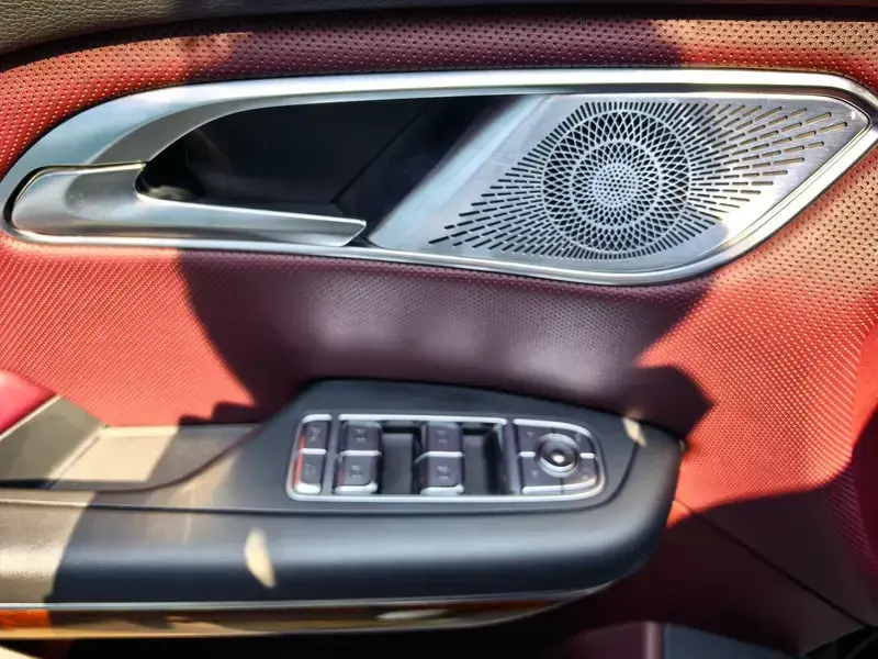 2022 Hongqi HQ9 с пробегом 30 000 км