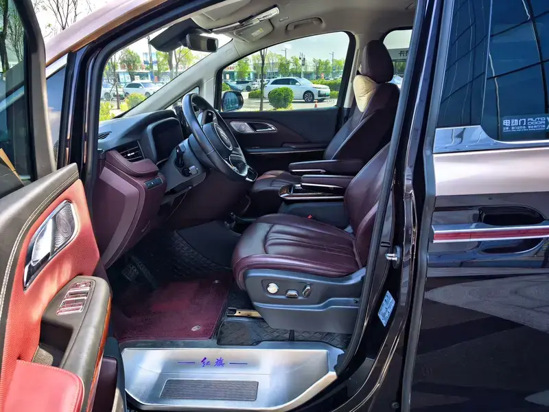 2022 Hongqi HQ9 с пробегом 30 000 км