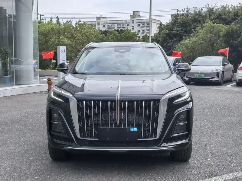 2025 Hongqi HS3 с пробегом 100 км