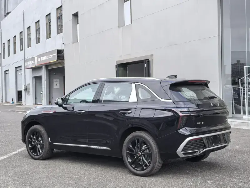 2025 Hongqi HS3 с пробегом 100 км