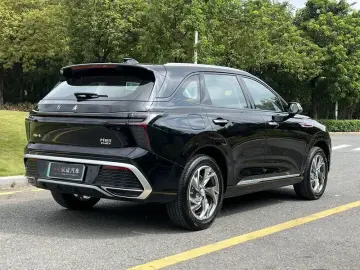 2025 Hongqi HS3 с пробегом 3 000 км