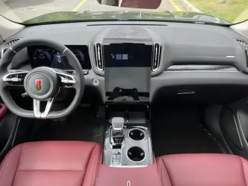 2025 Hongqi HS3 с пробегом 3 000 км