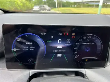 2025 Hongqi HS3 с пробегом 3 000 км