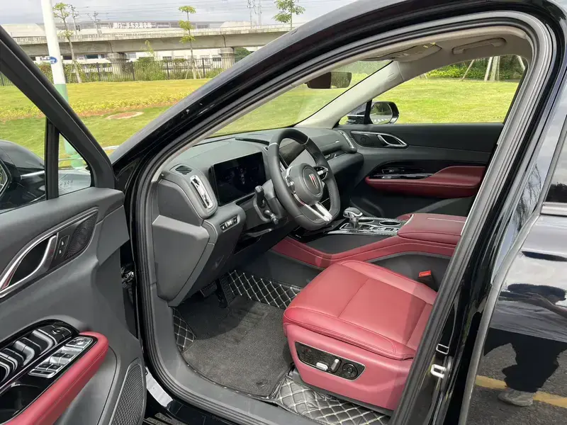 2025 Hongqi HS3 с пробегом 3 000 км