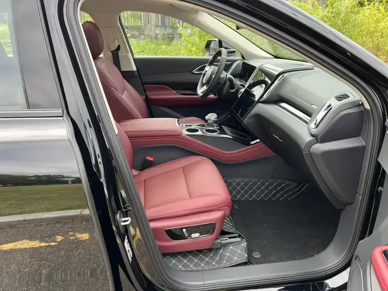 2025 Hongqi HS3 с пробегом 3 000 км