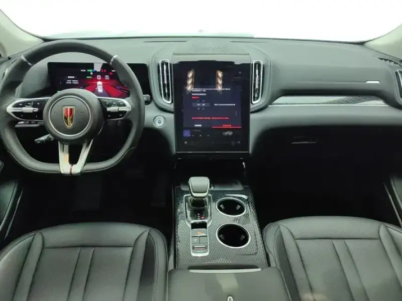 2024 Hongqi HS3 с пробегом 18 000 км