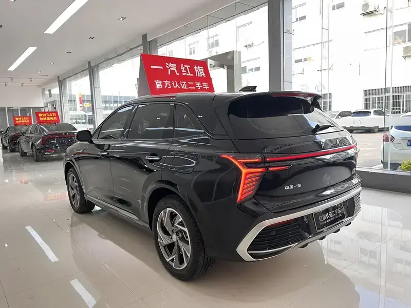 2024 Hongqi HS3 с пробегом 32 000 км