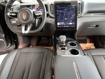 2024 Hongqi HS3 с пробегом 32 000 км