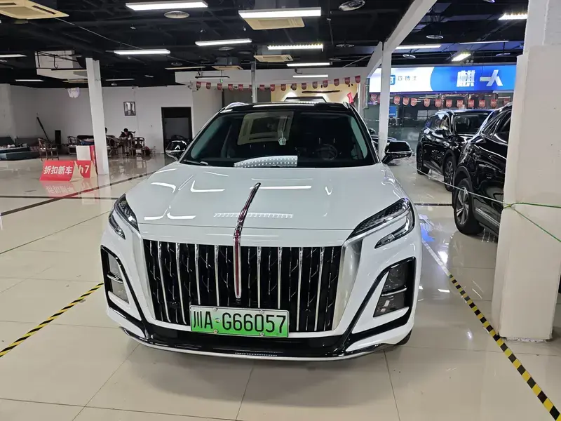 2024 Hongqi HS3 с пробегом 28 000 км