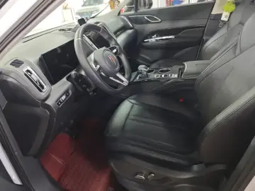 2024 Hongqi HS3 с пробегом 28 000 км
