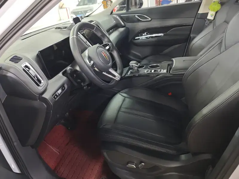 2024 Hongqi HS3 с пробегом 28 000 км