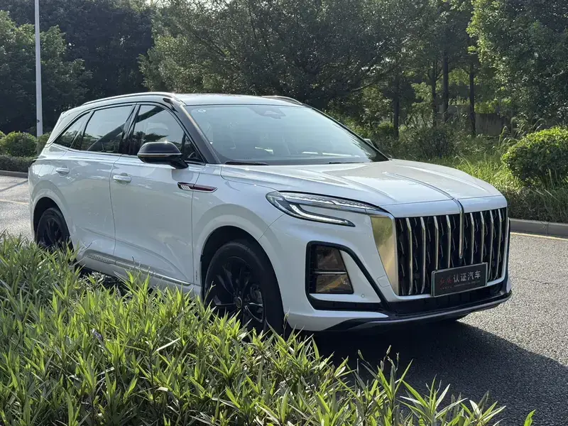 2025 Hongqi HS3 с пробегом 3 000 км