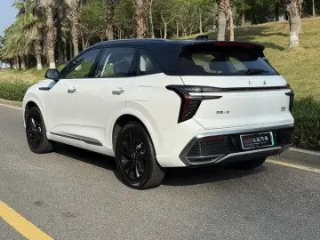 2025 Hongqi HS3 с пробегом 3 000 км