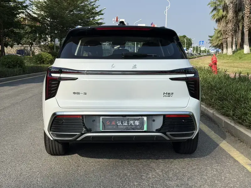 2025 Hongqi HS3 с пробегом 3 000 км
