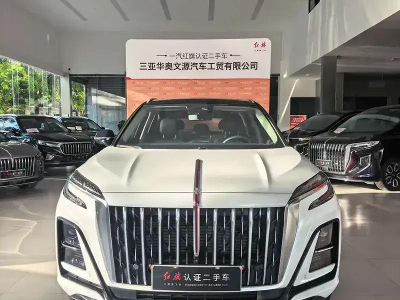 2025 Hongqi HS3 с пробегом 14 000 км