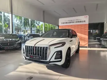 2025 Hongqi HS3 с пробегом 14 000 км