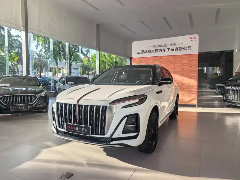 2025 Hongqi HS3 с пробегом 14 000 км